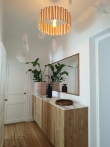 Palier transformé en espace lumineux et contemporain, vue portrait